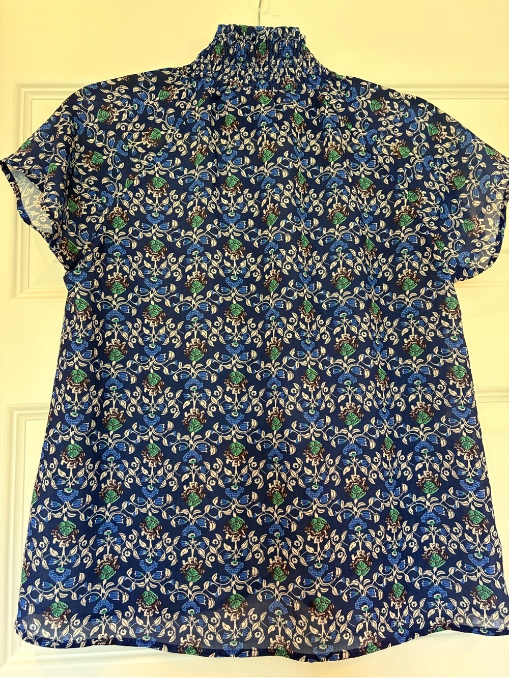 Women’s Navy Blue Floral Top w/ Vibrant Green Front Stripe Small - Picture 6 of 6